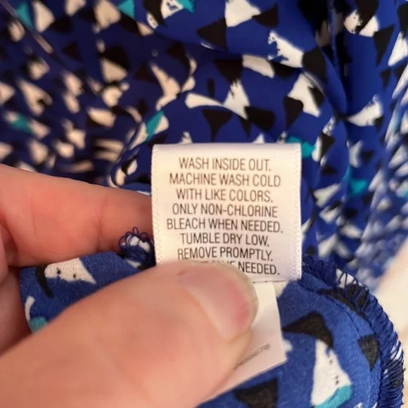 NWT size 1X Apt. 9 Blue black white teal Geometric Sleeveless V-Neck Top - Picture 12 of 12
